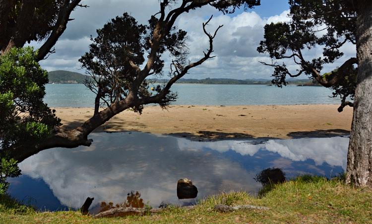 Whangaumu Bay