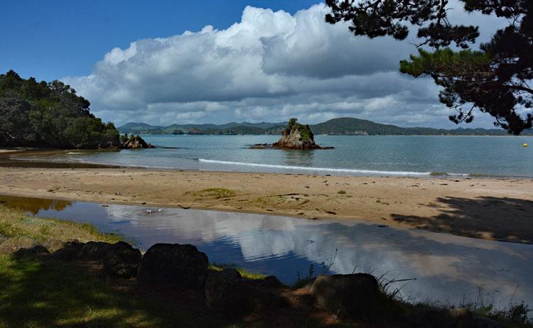 Whangaumu Bay