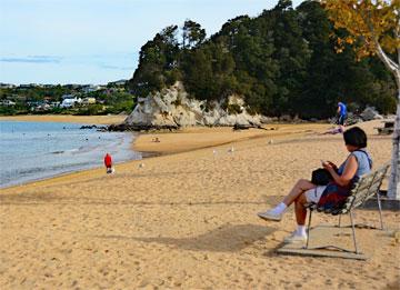 The golden sand at Kaiteriteri Beach