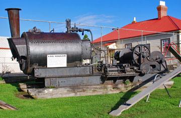 Kauri log hauling machine