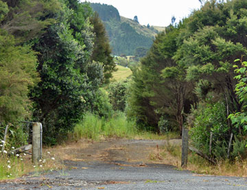 Freedom parking entrance to the reserve