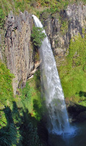 Bridal Veil Falls viewed from the mid-level platform