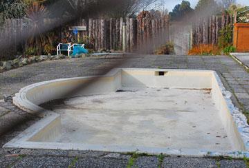 Empty thermal pool