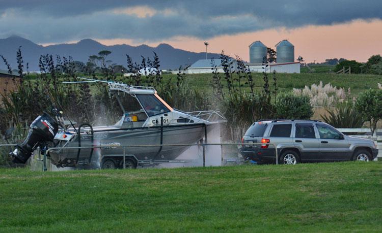 Boat cleaning bay