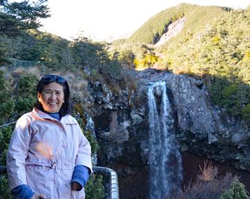 Shuping with the Mangawhero Falls in the background