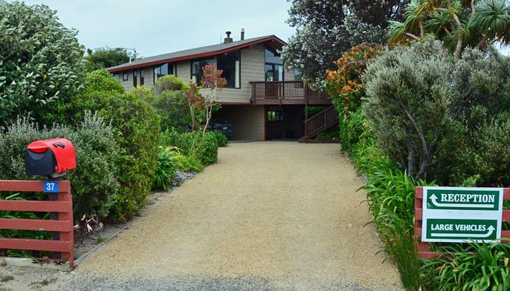 Entrance to the Farewell Gardens Motor Camp