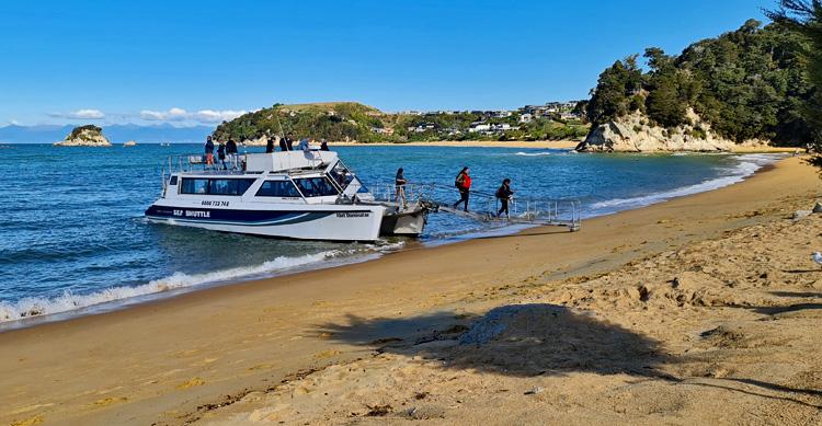 The golden sands of Kaiteriteri beach