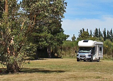 Parking at Eyre River reserve