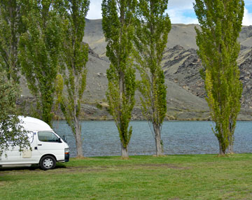 Parking overlooking the Clutha river