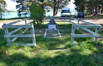 Memorial grave of Susan Morrison and her infant daughter