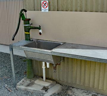 Sink bench