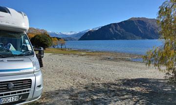 Parking along the lake front