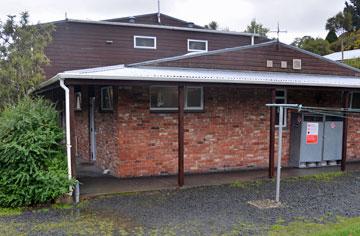 Facilities building, with kitchen, toilets and showers