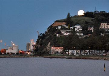 The moon rise at Perfume Point