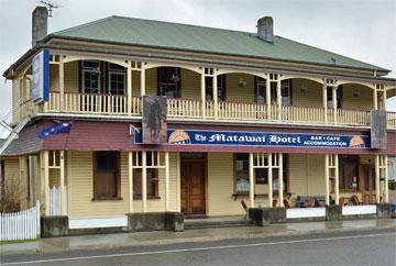 Entrance to the hotel