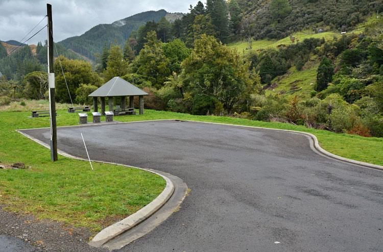 PIcnic area off the main road at Oponae